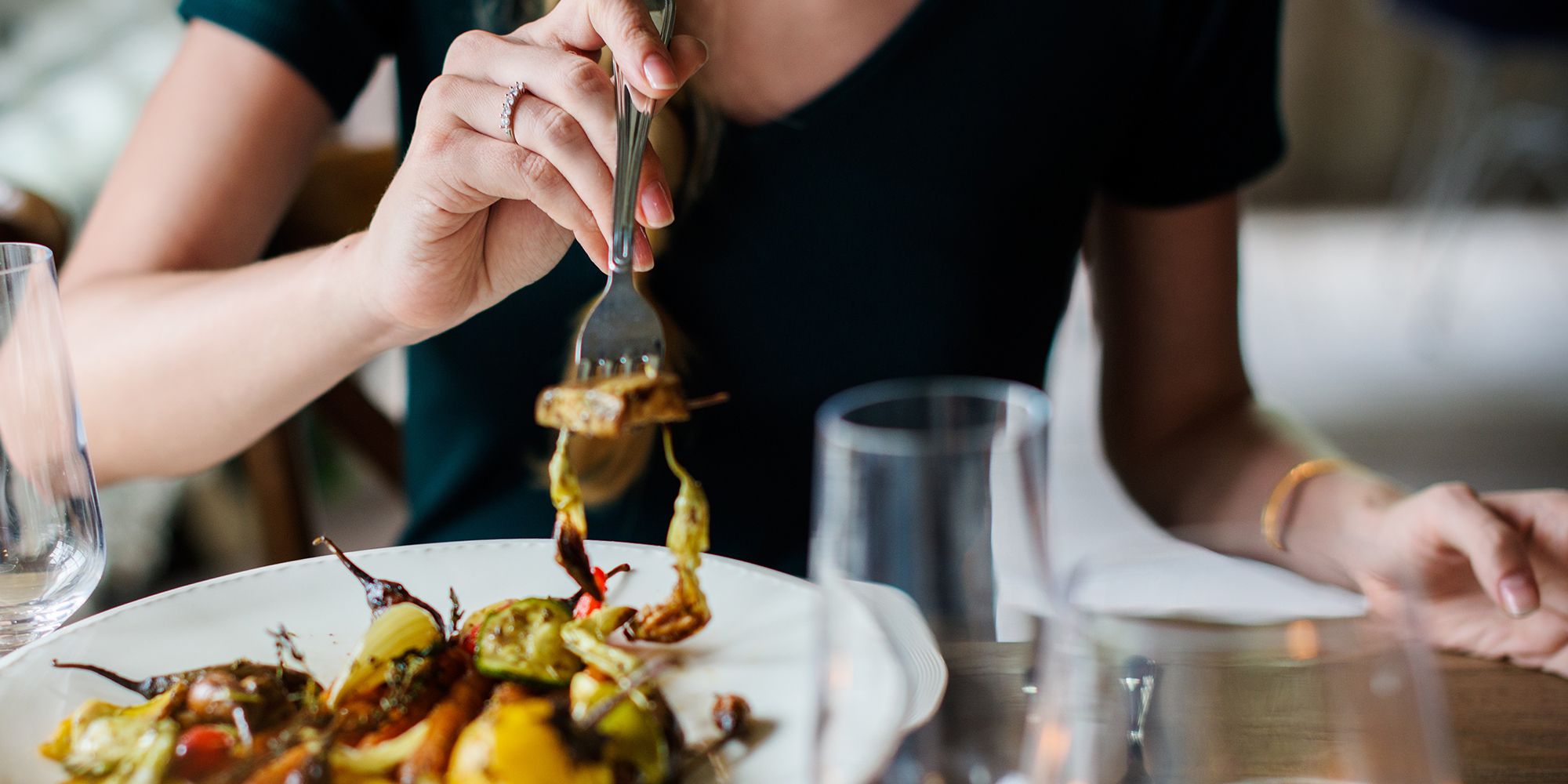 ステキな女性がしている心配りのおもてなし（外食編）